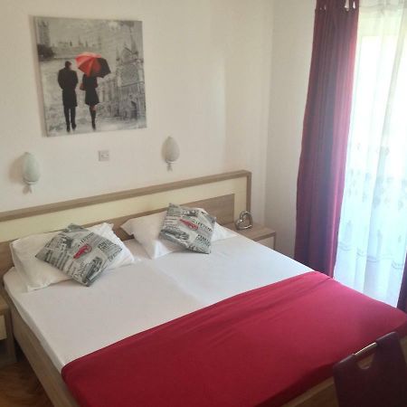 Apartmani Adriatic Ana Novalja Buitenkant foto