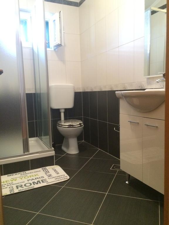 Apartmani Adriatic Ana Novalja Buitenkant foto