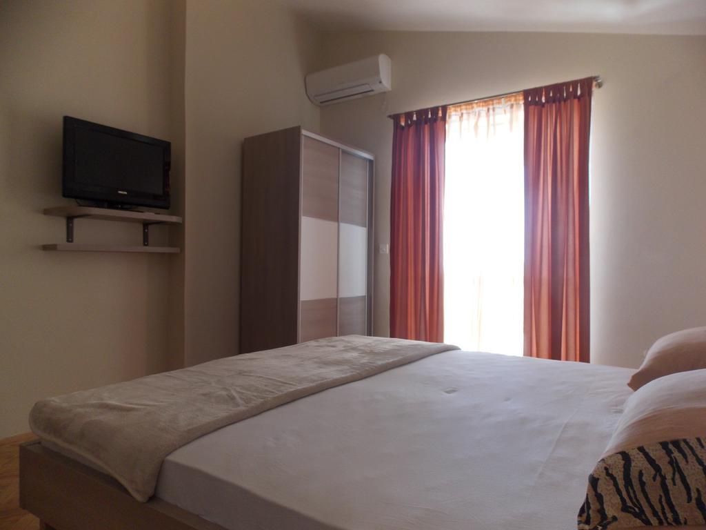 Apartmani Adriatic Ana Novalja Buitenkant foto