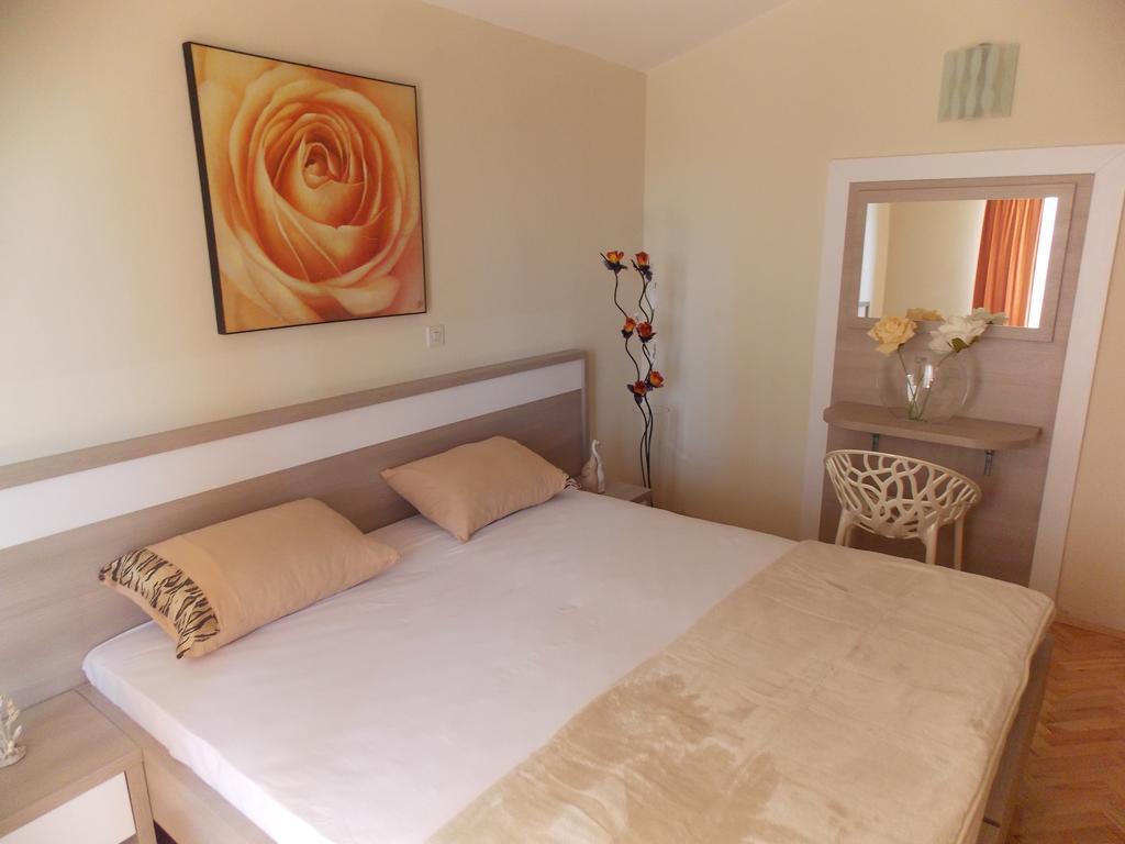 Apartmani Adriatic Ana Novalja Buitenkant foto