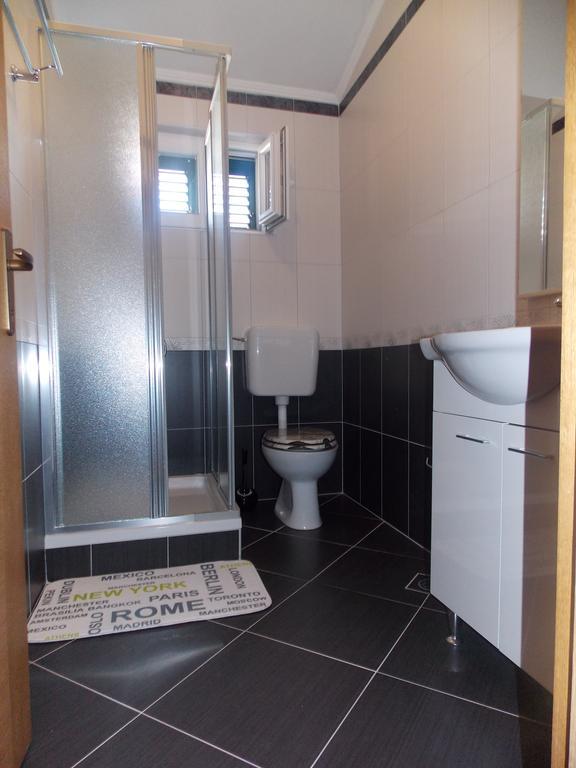 Apartmani Adriatic Ana Novalja Buitenkant foto