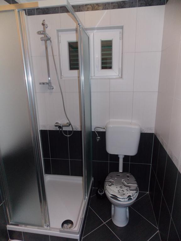 Apartmani Adriatic Ana Novalja Buitenkant foto