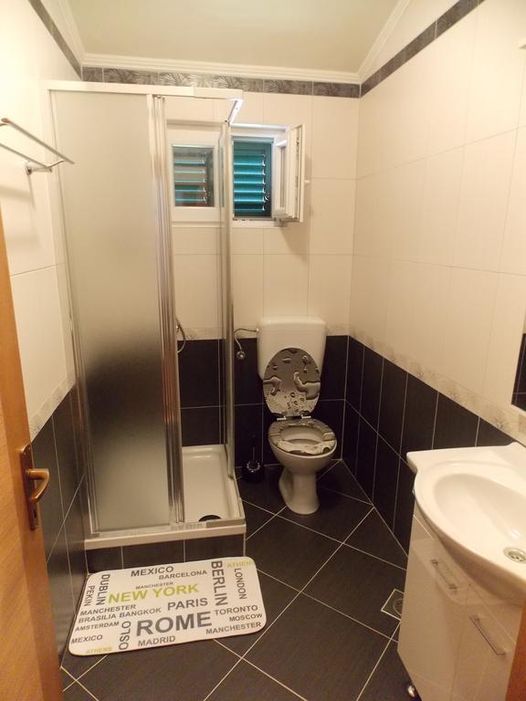 Apartmani Adriatic Ana Novalja Buitenkant foto