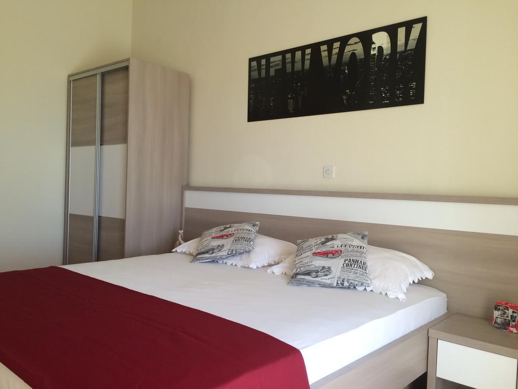 Apartmani Adriatic Ana Novalja Buitenkant foto