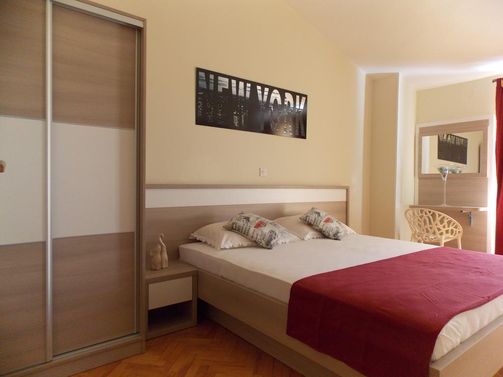 Apartmani Adriatic Ana Novalja Buitenkant foto
