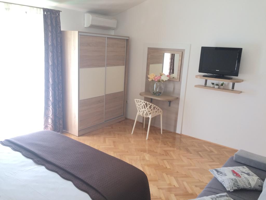 Apartmani Adriatic Ana Novalja Buitenkant foto