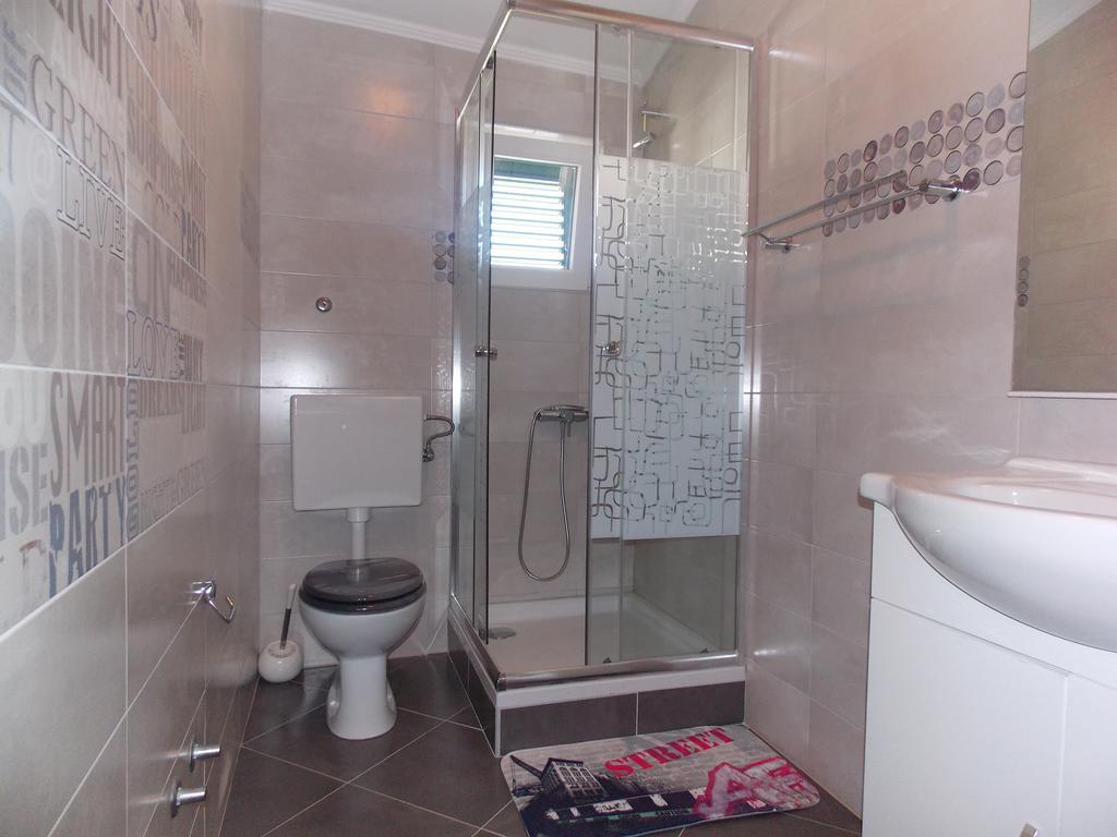 Apartmani Adriatic Ana Novalja Buitenkant foto