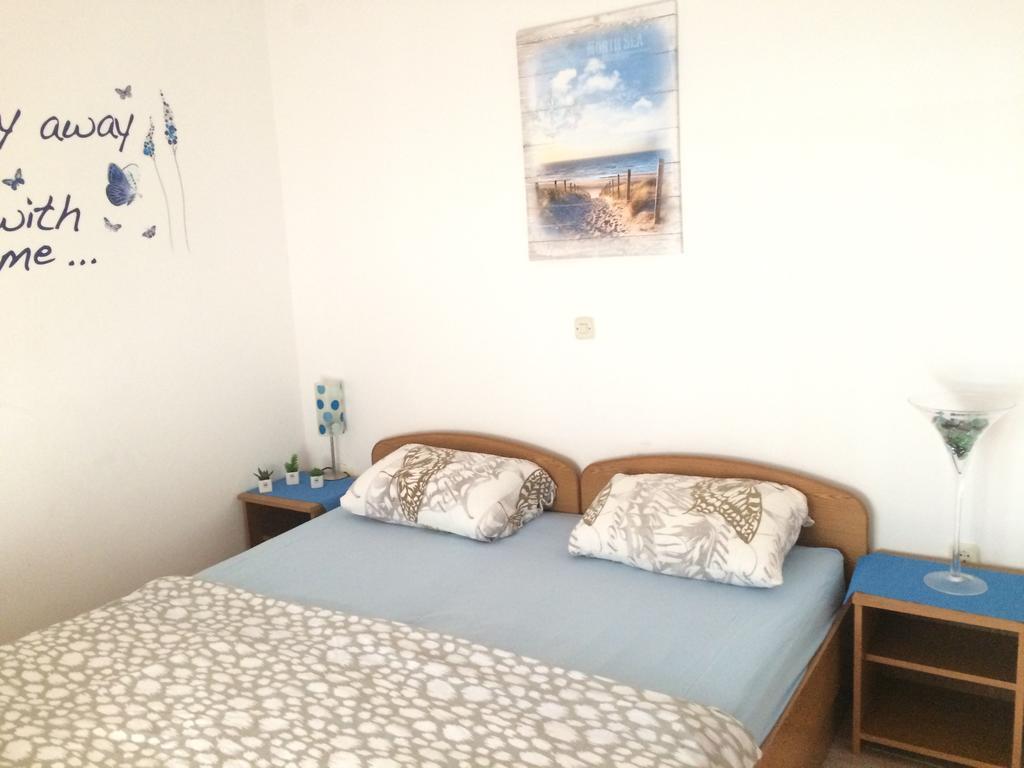 Apartmani Adriatic Ana Novalja Buitenkant foto