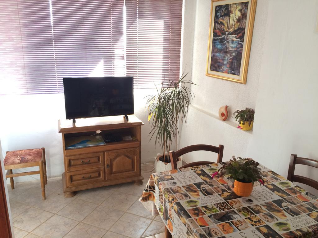Apartmani Adriatic Ana Novalja Buitenkant foto