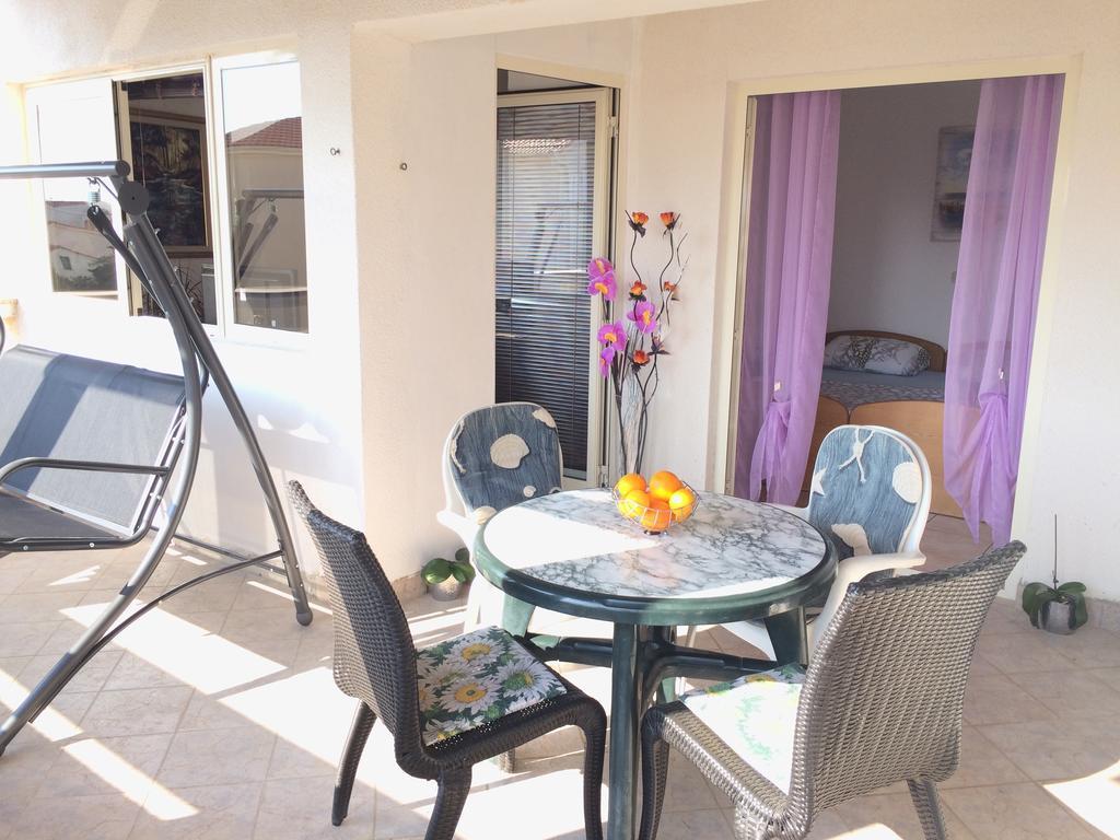 Apartmani Adriatic Ana Novalja Buitenkant foto