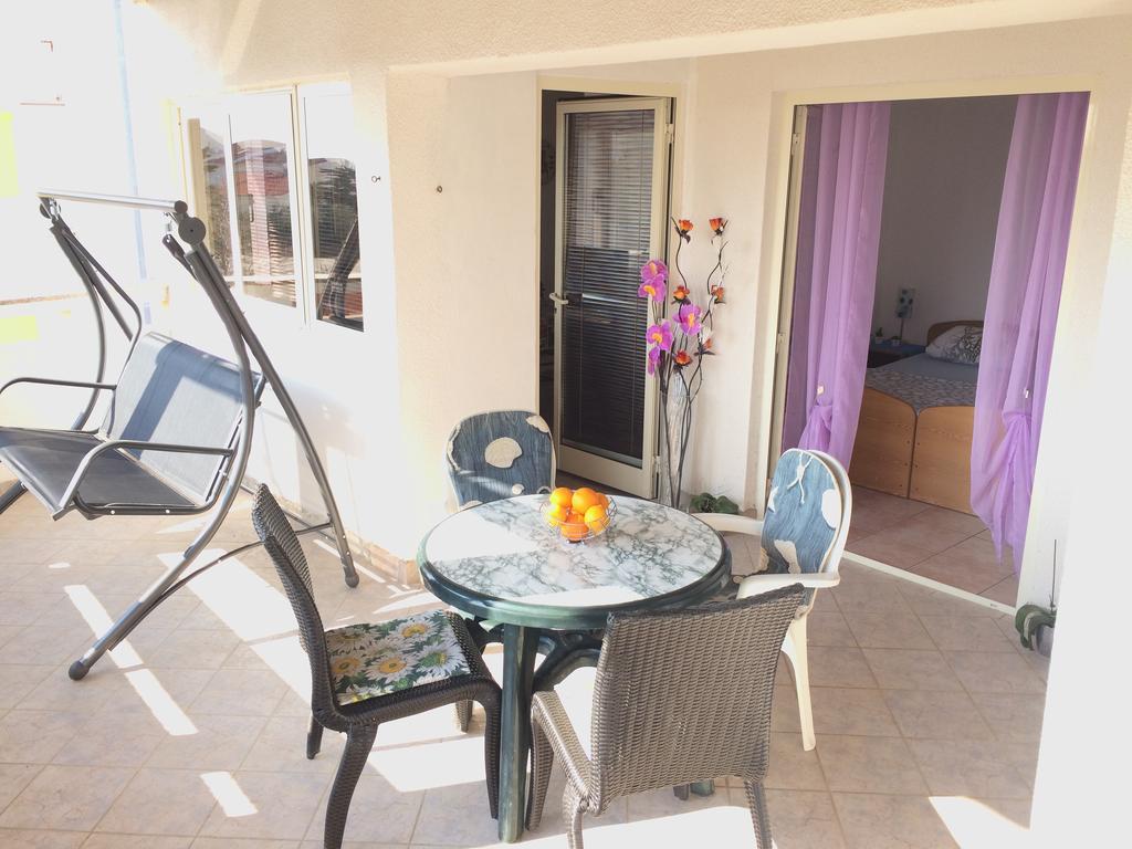 Apartmani Adriatic Ana Novalja Buitenkant foto