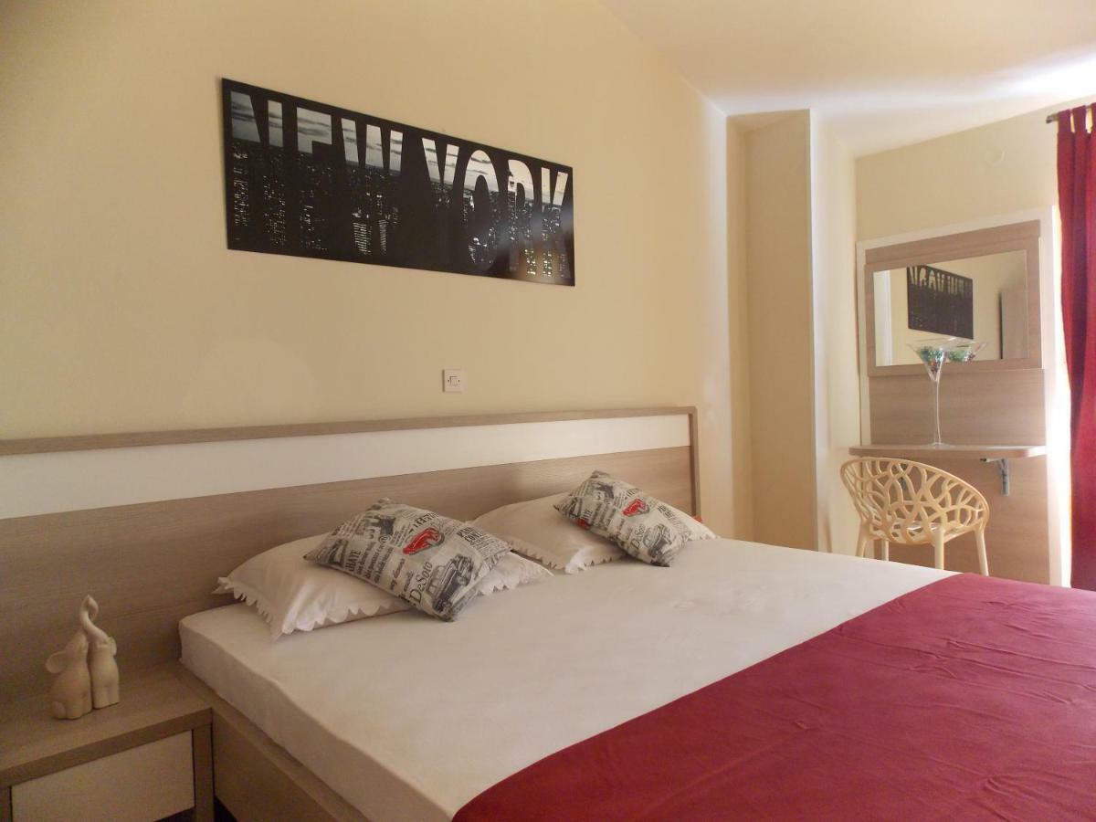 Apartmani Adriatic Ana Novalja Kamer foto