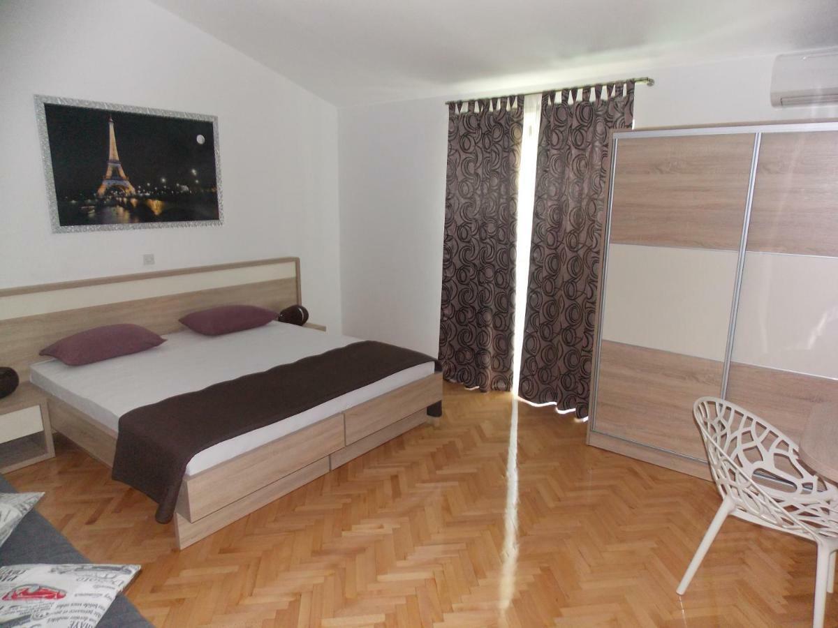 Apartmani Adriatic Ana Novalja Buitenkant foto