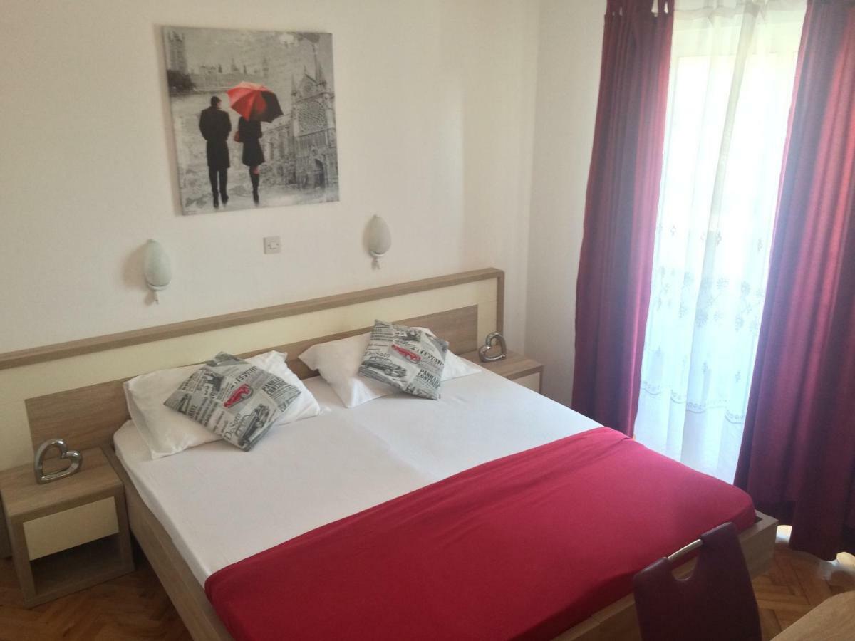 Apartmani Adriatic Ana Novalja Buitenkant foto