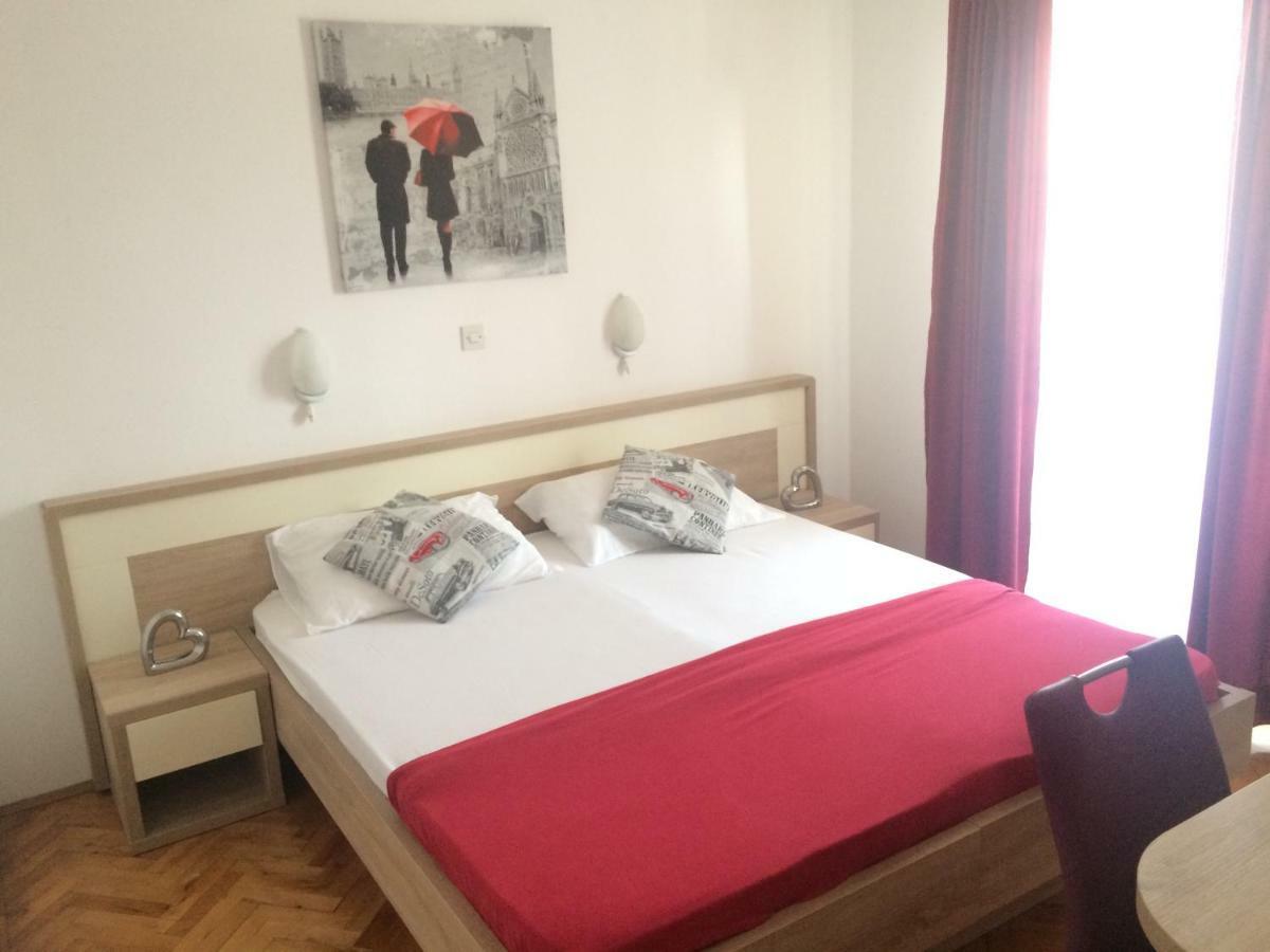 Apartmani Adriatic Ana Novalja Buitenkant foto